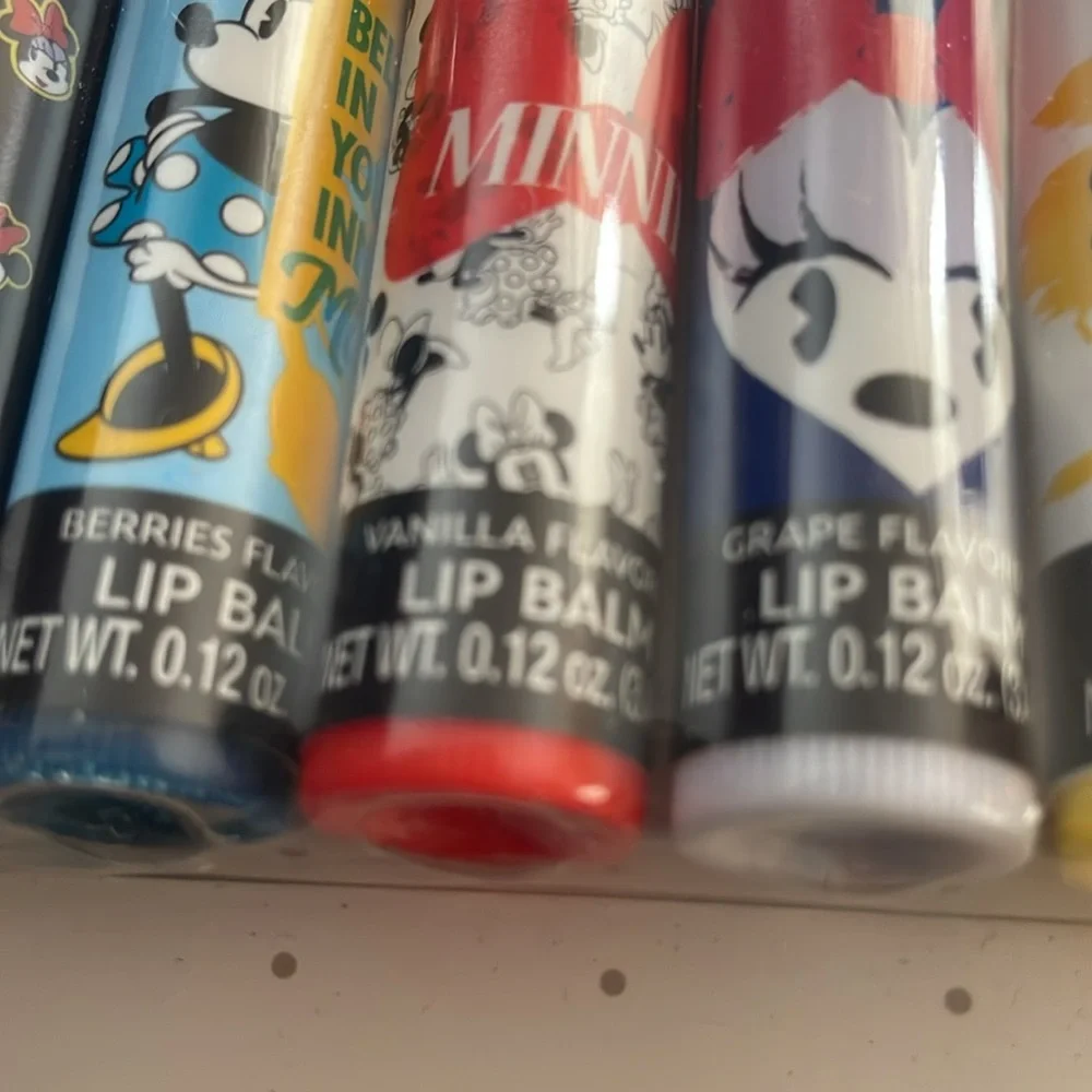 NIB Minnie Mouse lip balm set